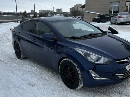 Hyundai Elantra 2015 года за 4 000 000 тг. в Уральск – фото 3