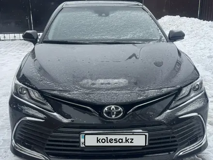 Toyota Camry 2022 года за 13 500 000 тг. в Астана