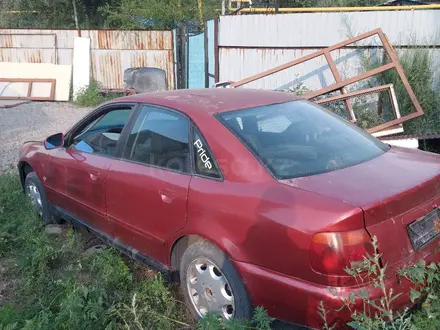 Audi A4 1995 года за 450 000 тг. в Алматы – фото 3