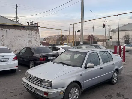 Volkswagen Vento 1995 года за 550 000 тг. в Шымкент