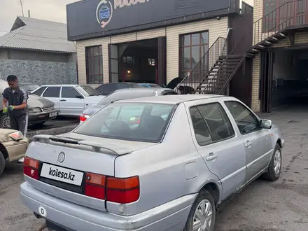 Volkswagen Vento 1995 года за 550 000 тг. в Шымкент – фото 4