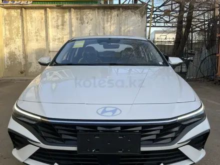 Hyundai Elantra 2023 года за 9 750 000 тг. в Уральск – фото 2