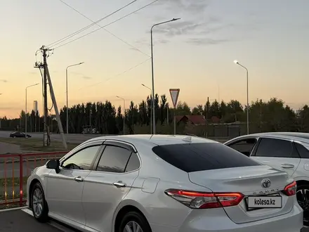 Toyota Camry 2019 года за 12 000 000 тг. в Астана – фото 15