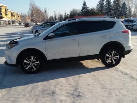 Toyota RAV4 2018 года за 11 500 000 тг. в Усть-Каменогорск – фото 2