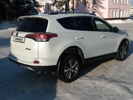 Toyota RAV4 2018 года за 11 500 000 тг. в Усть-Каменогорск – фото 3