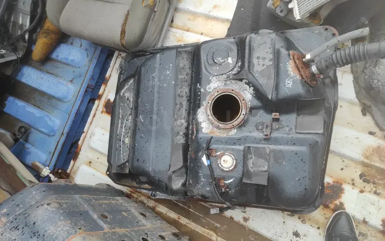 Бак топливный основной на Land Cruiser 100 VX за 11 001 тг. в Караганда