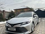 Toyota Camry 2018 года за 15 500 000 тг. в Алматы – фото 2