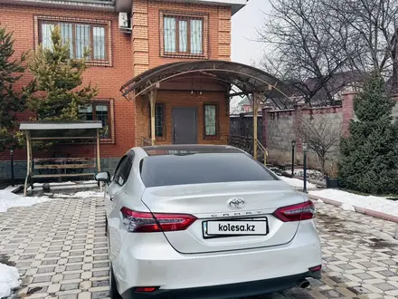Toyota Camry 2018 года за 15 500 000 тг. в Алматы – фото 12
