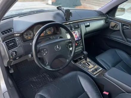Mercedes-Benz E 320 1999 года за 5 300 000 тг. в Шымкент – фото 14