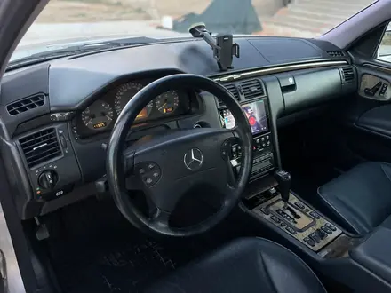 Mercedes-Benz E 320 1999 года за 5 300 000 тг. в Шымкент – фото 15