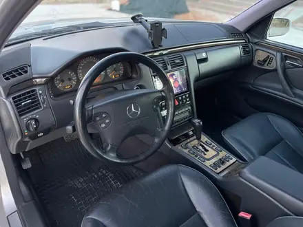 Mercedes-Benz E 320 1999 года за 5 300 000 тг. в Шымкент – фото 21