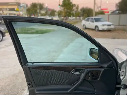 Mercedes-Benz E 320 1999 года за 5 300 000 тг. в Шымкент – фото 27