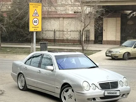 Mercedes-Benz E 320 1999 года за 5 300 000 тг. в Шымкент