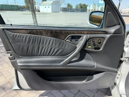 Mercedes-Benz E 320 1999 года за 5 300 000 тг. в Шымкент – фото 42