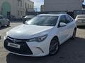 Toyota Camry 2015 года за 7 500 000 тг. в Актобе – фото 2