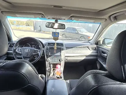 Toyota Camry 2015 года за 7 500 000 тг. в Актобе – фото 9