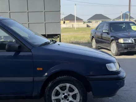 Volkswagen Passat 1996 года за 1 550 000 тг. в Тараз – фото 2