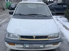 Mitsubishi Space Wagon, 1993