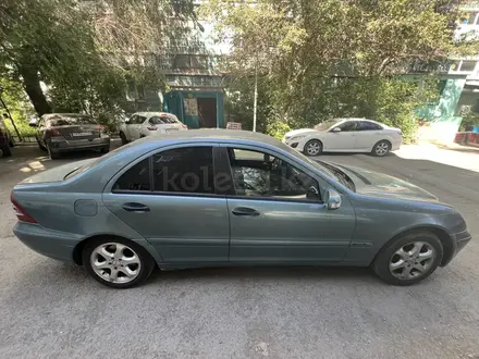 Mercedes-Benz C 240 2002 года за 3 200 000 тг. в Караганда – фото 4