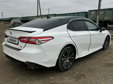 Toyota Camry 2020 года за 11 500 000 тг. в Атырау – фото 4