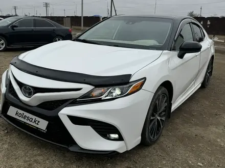 Toyota Camry 2020 года за 11 500 000 тг. в Атырау