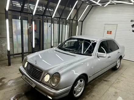 Mercedes-Benz E 230 1997 годаүшін2 850 000 тг. в Астана – фото 17