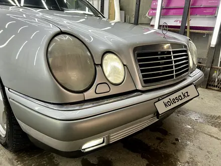 Mercedes-Benz E 230 1997 годаүшін2 850 000 тг. в Астана – фото 8