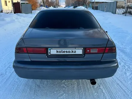 Toyota Camry 1998 года за 2 800 000 тг. в Сарыозек – фото 3