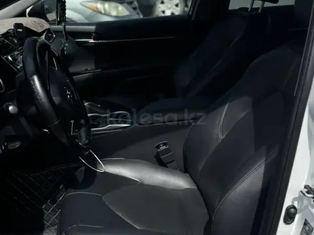 Toyota Camry 2020 года за 13 000 000 тг. в Костанай – фото 8