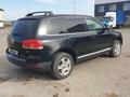 Volkswagen Touareg 2004 года за 3 500 000 тг. в Шымкент – фото 2