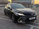 Toyota Camry 2021 годаfor16 400 000 тг. в Шымкент – фото 2