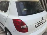 Skoda Fabia 2012 года за 2 600 000 тг. в Шымкент – фото 2