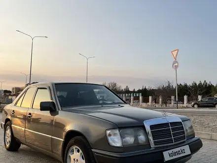 Mercedes-Benz E 230 1991 года за 1 800 000 тг. в Актау – фото 4
