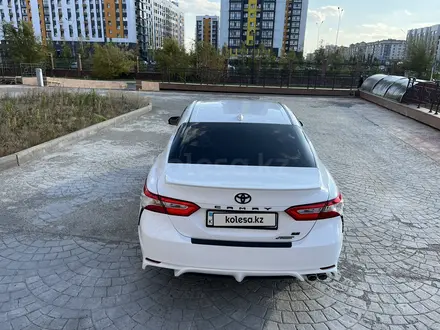 Toyota Camry 2020 года за 11 100 000 тг. в Астана – фото 16