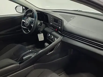 Hyundai Elantra 2022 года за 6 440 000 тг. в Алматы – фото 15