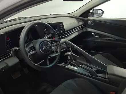 Hyundai Elantra 2022 года за 6 440 000 тг. в Алматы – фото 12
