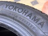 Yokohama 215/50/17 зимние комплект за 65 000 тг. в Алматы