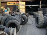 Шины на грузовые машины и спецтехнику за 35 000 тг. в Шымкент