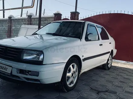 Volkswagen Vento 1994 года за 1 350 000 тг. в Алматы