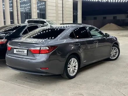 Lexus ES 300h 2014 года за 9 800 000 тг. в Атырау – фото 3