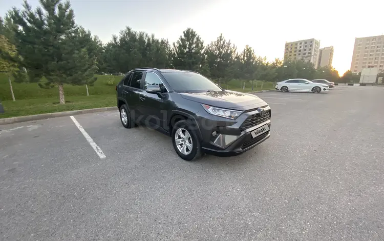 Toyota RAV4 2020 года за 14 450 000 тг. в Шымкент