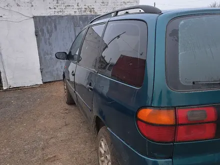 Volkswagen Sharan 1997 года за 1 880 000 тг. в Костанай – фото 2