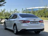 Toyota Camry 2020 года за 13 500 000 тг. в Алматы – фото 2