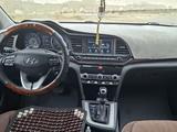 Hyundai Elantra 2020 года за 7 500 000 тг. в Актау – фото 3