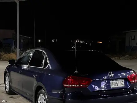 Volkswagen Passat 2015 года за 3 500 000 тг. в Атырау – фото 4