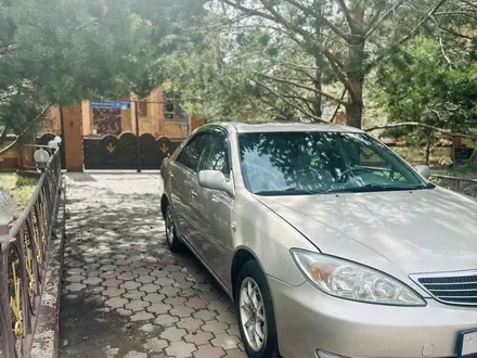 Toyota Camry 2004 года за 4 150 000 тг. в Караганда – фото 2