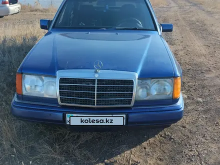 Mercedes-Benz E 220 1992 года за 1 750 000 тг. в Караганда