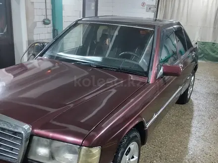 Mercedes-Benz E 200 1992 года за 1 500 000 тг. в Семей – фото 4