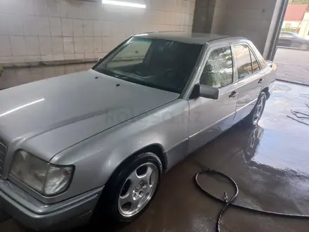 Mercedes-Benz E 280 1994 года за 2 800 000 тг. в Алматы – фото 2