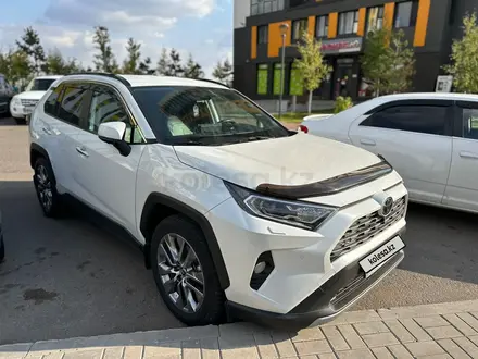 Toyota RAV4 2020 года за 18 650 000 тг. в Астана – фото 2